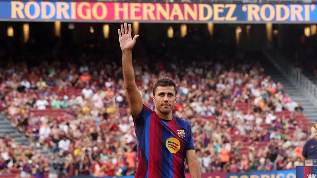 Luis de la Fuente Ungkap Kagetnya Dengar Rodri Gabung Barcelona