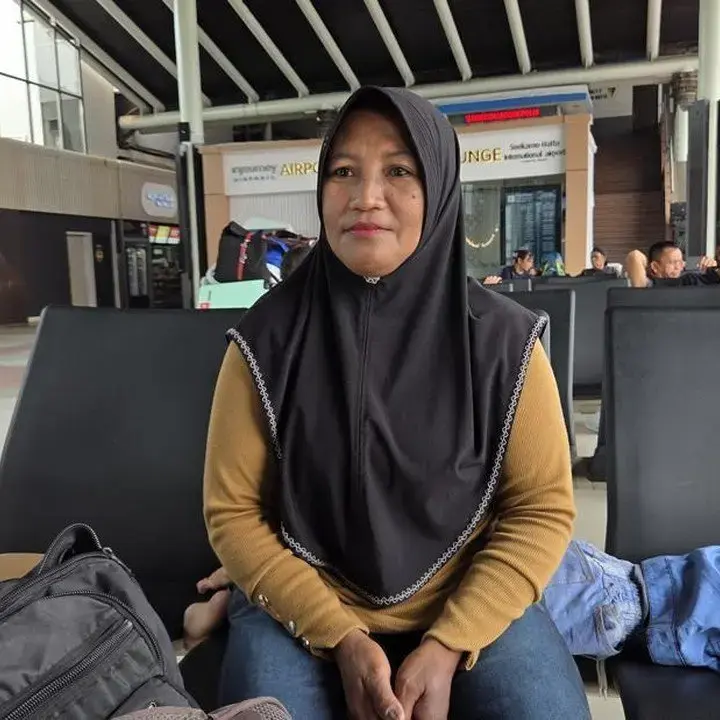 Mariyati dan Ratusan Penumpang Lain Terjebak di Bandara Soetta Akibat Abu Vulkanik