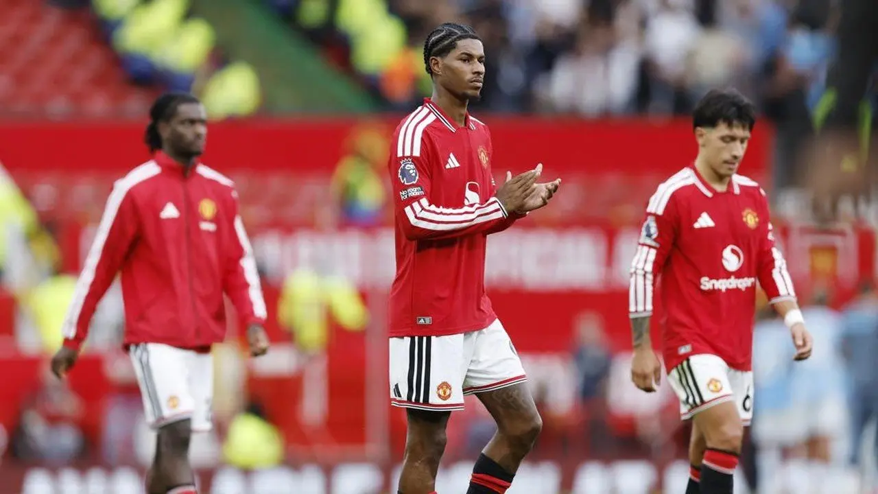 Michael Owen: Marcus Rashford Terlihat Memikul Beban Berat di Manchester United