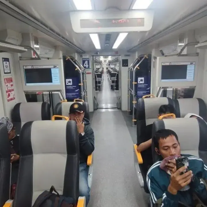 Nyaman dan Halus, Penumpang Puji Kereta Bandara yang Kini Melayani Rute KRL Pink Line