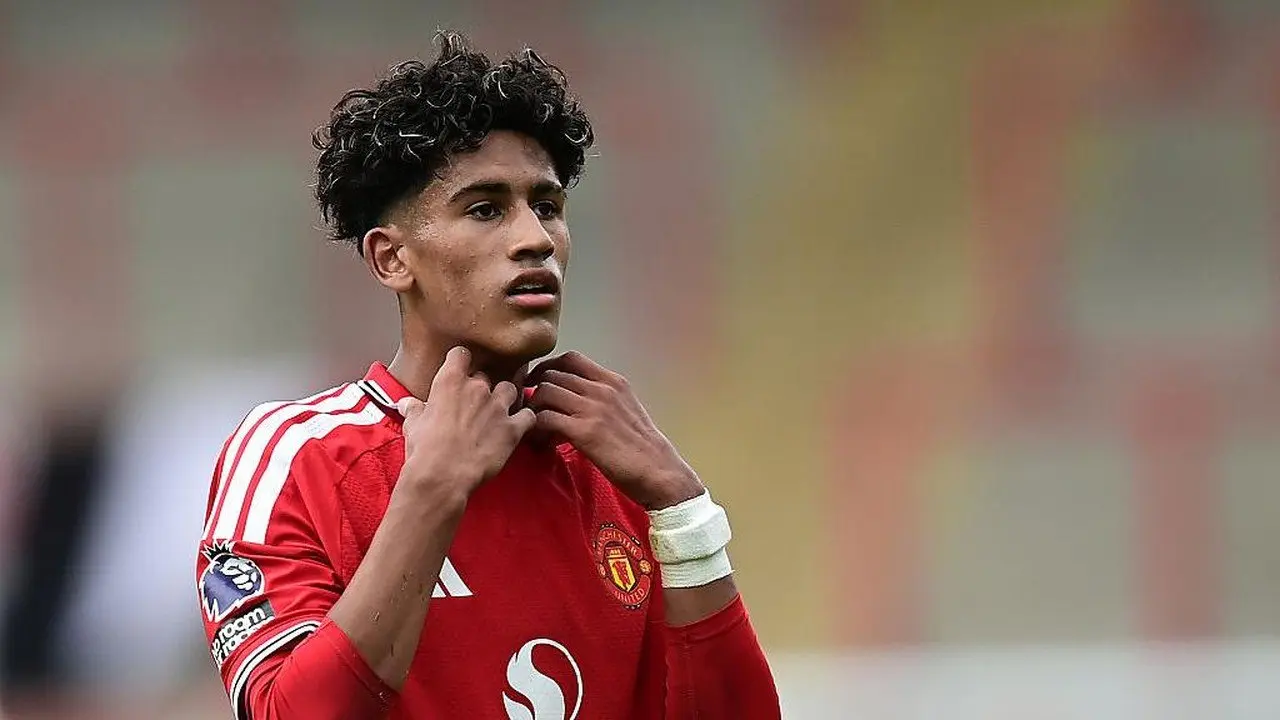 Pemain Muda MU JJ Gabriel Ingin Hengkang Demi Jam Terbang
