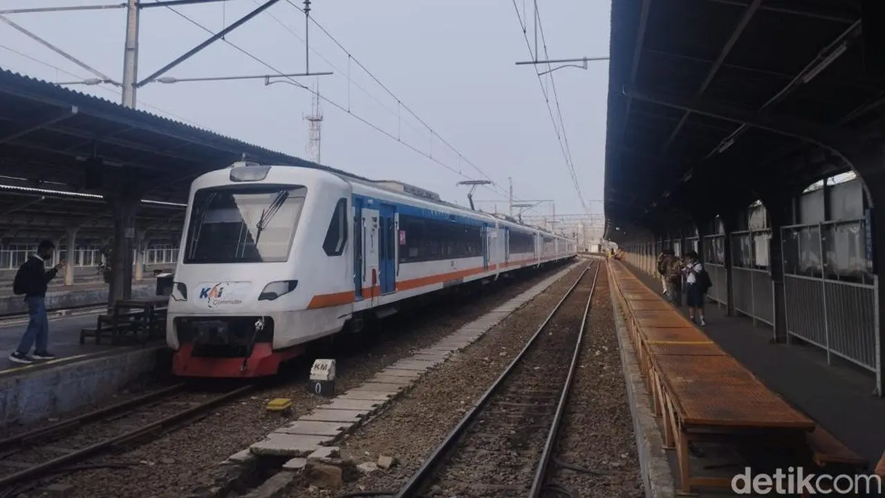 Penumpang KRL Pink Line Terkesan dengan Fasilitas Kereta Bandara Soekarno-Hatta