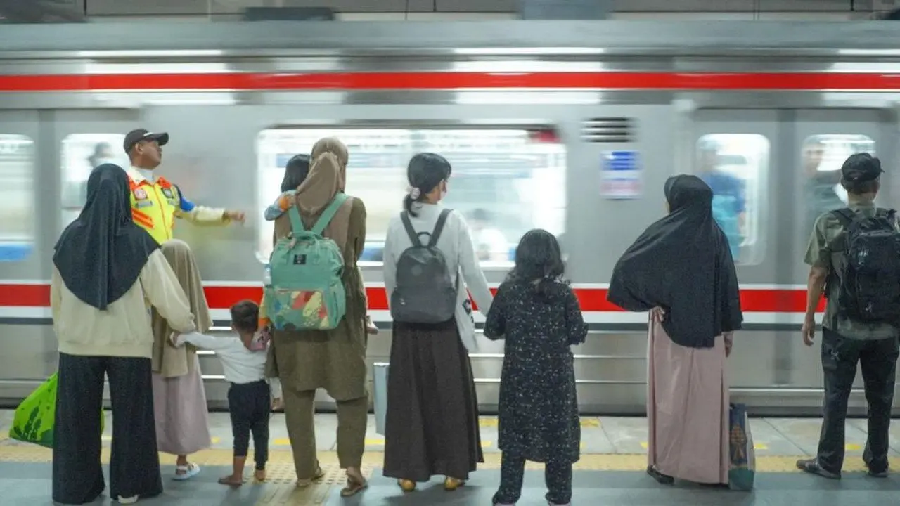 Penumpang Terjatuh di Peron Stasiun Pasar Minggu, KAI Commuter Minta Maaf
