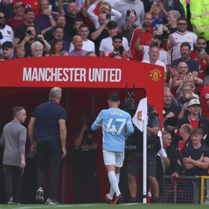 Phil Foden Santai Usai Kartu Merah, Balas Sindiran Fans MU
