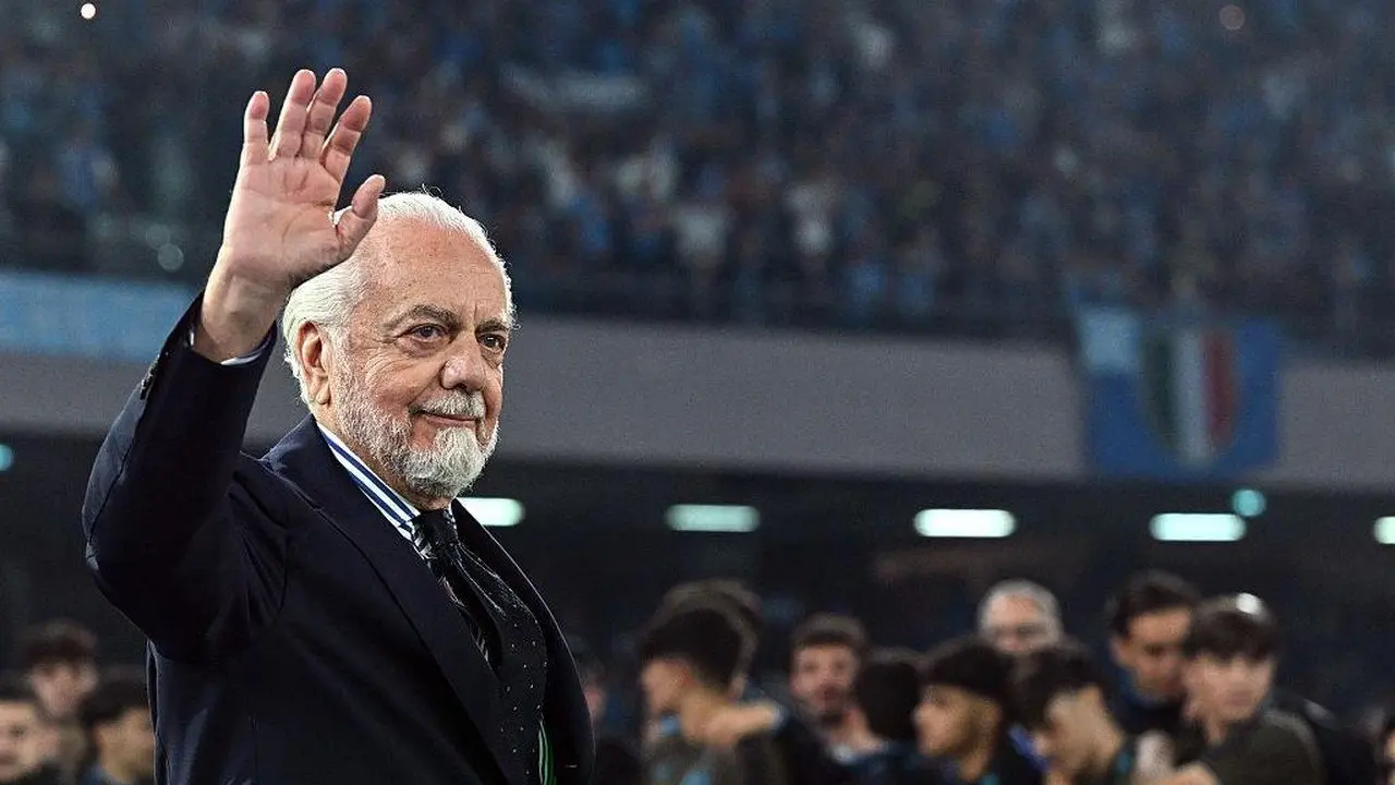 Presiden Napoli Tegaskan Posisi Pelatih Sebagai Karyawan Klub