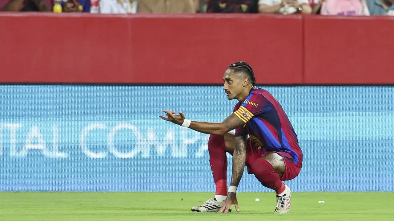 Raphinha Lampaui Messi dengan Hat-trick Sempurna di Laga Barcelona vs Sevilla