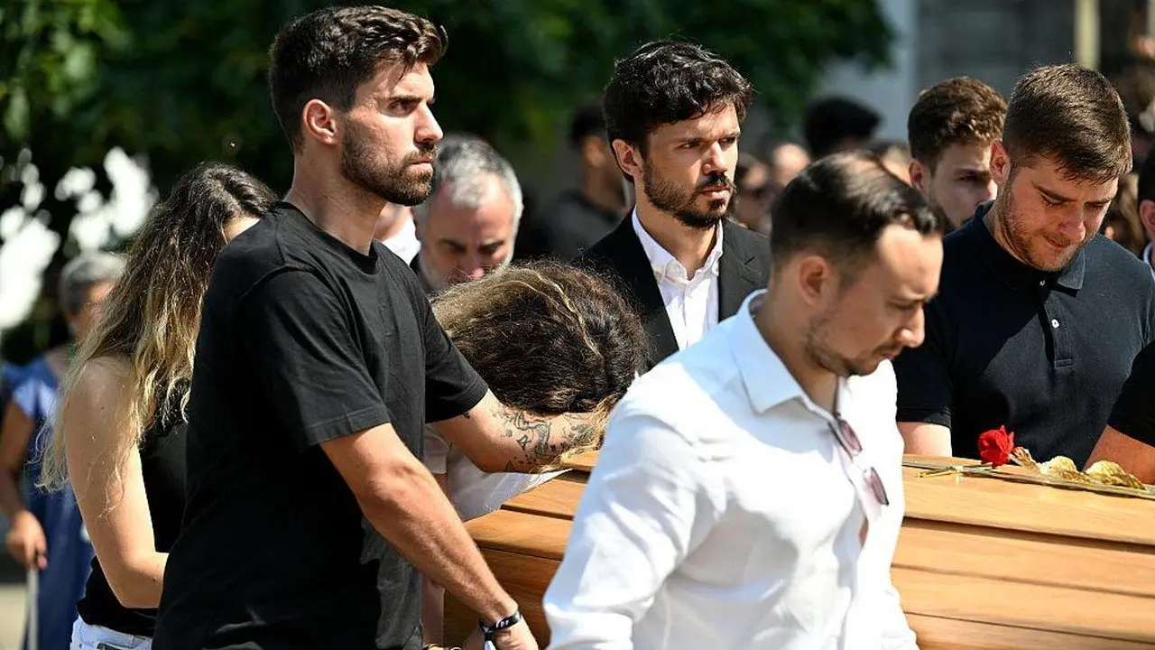Ruben Neves Marah Diejek Fans Al Taawoun dengan Chant Mendiang Jota