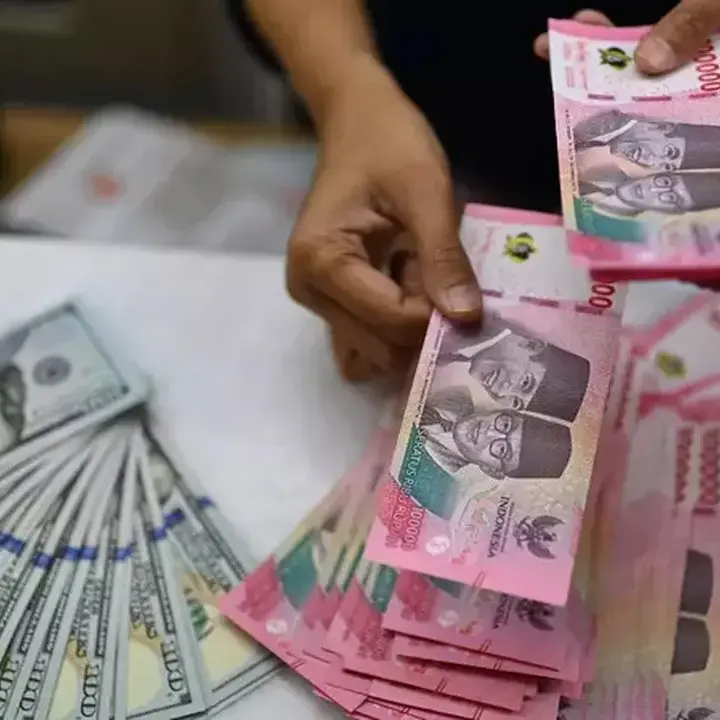 Rupiah Diperkirakan Melemah Pekan Ini Akibat Sentimen Global dan Domestik