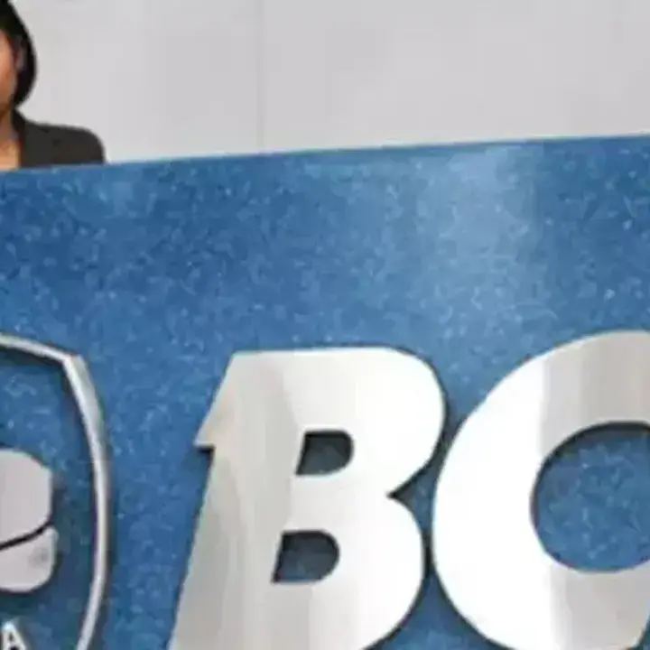 Saham BBCA Melemah, Analis Pertahankan Rekomendasi Beli