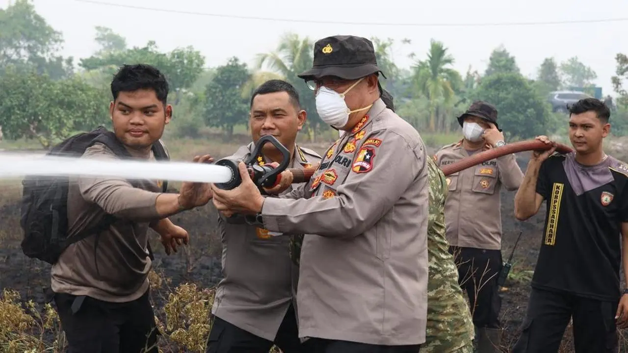 Satgas Karhutla Lakukan Pendinginan Lahan di Palangka Raya