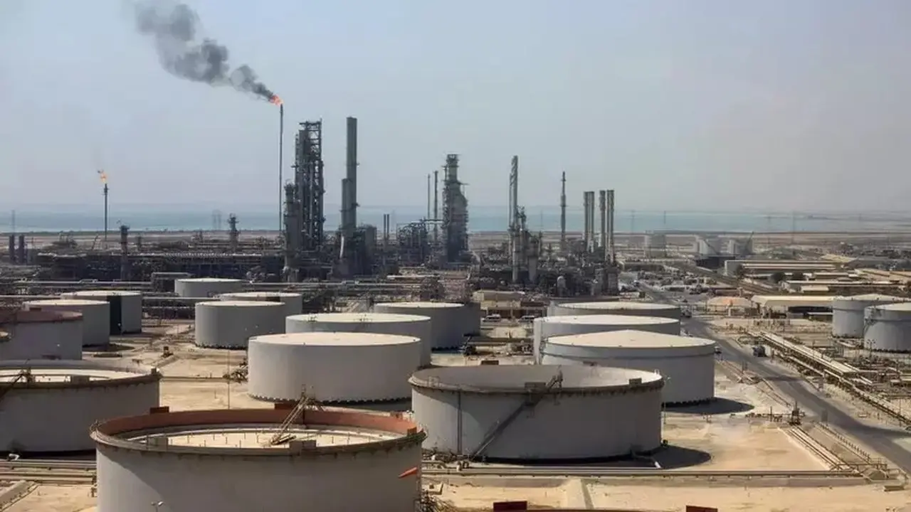 Serangan Houthi ke Fasilitas Energi Arab Saudi Dongkrak Harga Minyak Dunia ke Level Tertinggi Enam Pekan