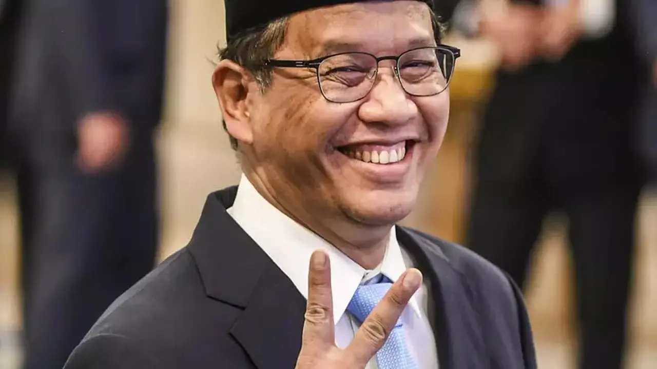 Setahun Menkeu Purbaya: Akui Pusing Tiap Hari, Optimistis Ekonomi Tumbuh 6%