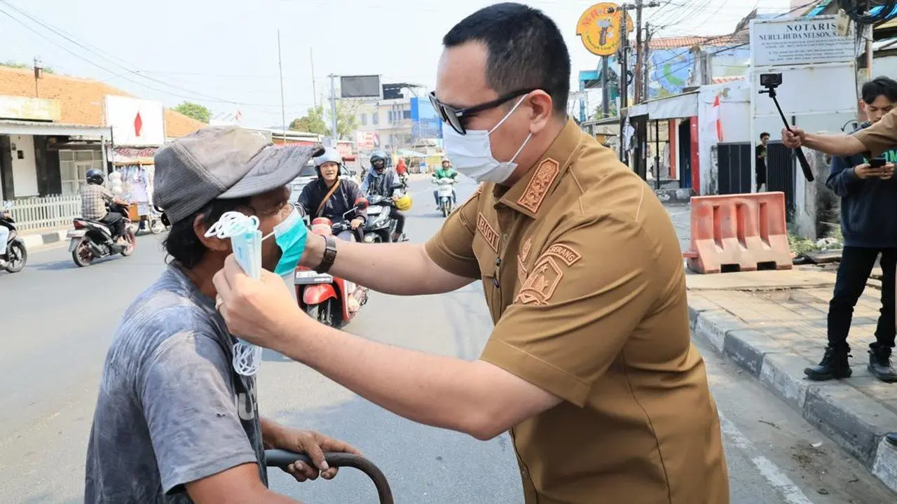 Stok Masker Menipis di Serang Akibat Hujan Abu Gunung Anak Krakatau