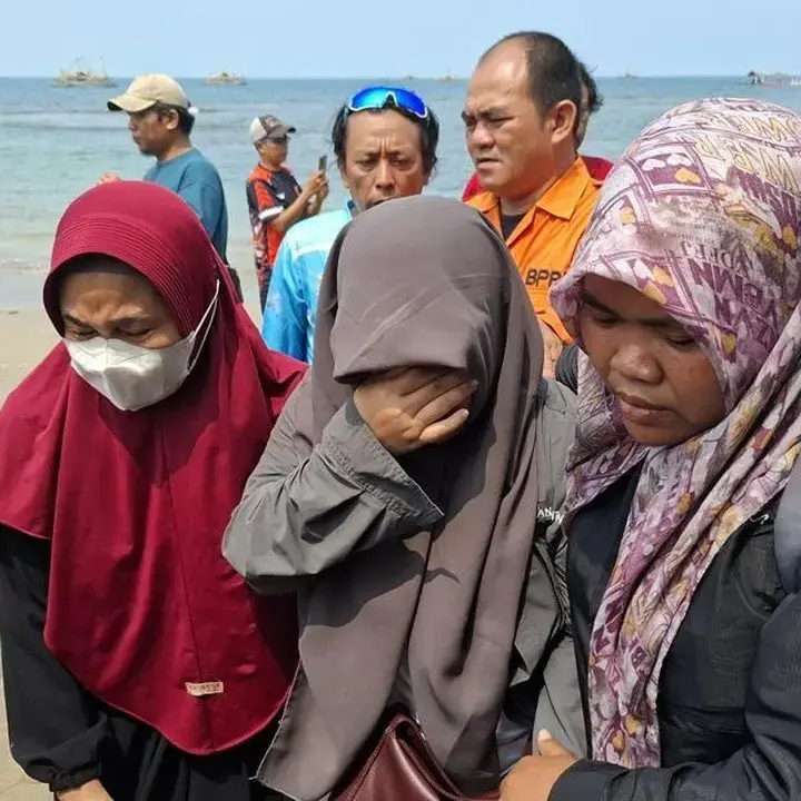Tangis Histeris Istri Jurnalis Hilang di Anak Krakatau: Tolong Pak…