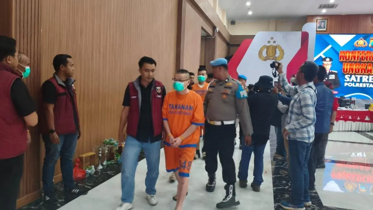 Tiga WNA China Rekrut Warga Sidoarjo untuk Kejahatan Scamming