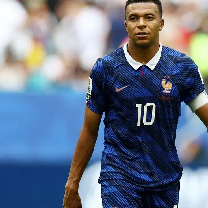 Umtiti Ingatkan Mbappe Soal Kerendahan Hati, Singgung Messi