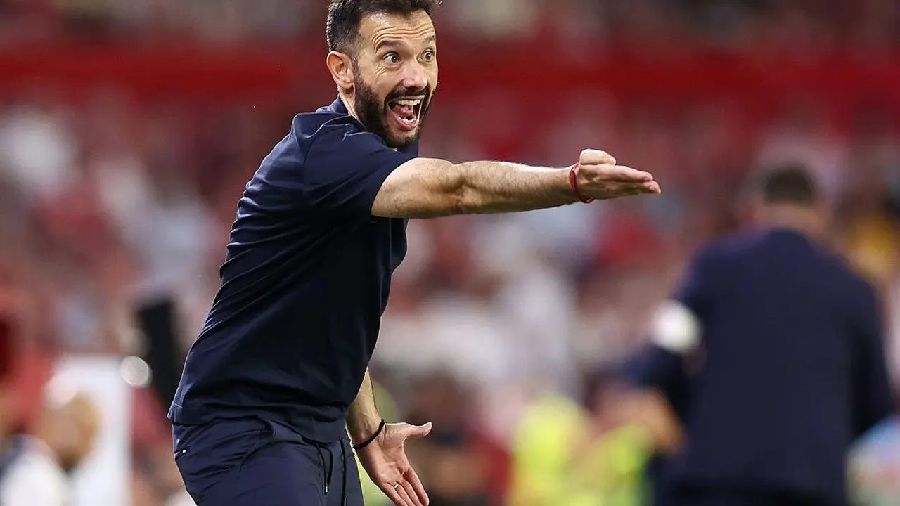 Valencia Pecat Carlos Corberan, Jadi Pelatih Pertama Tersingkir di LaLiga Musim 2026/27