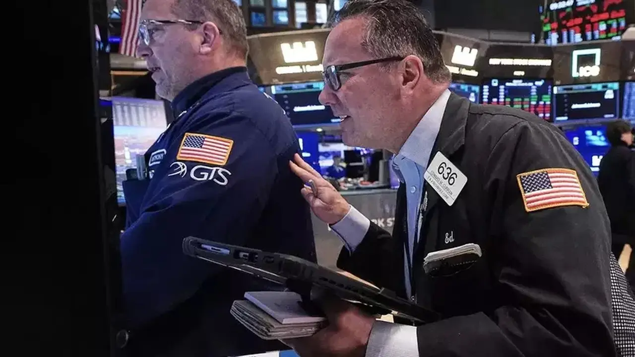 Wall Street Menurun Tiga Hari, Minyak Brent Tembus US$ 101, Imbal Hasil Obligasi AS Meroket