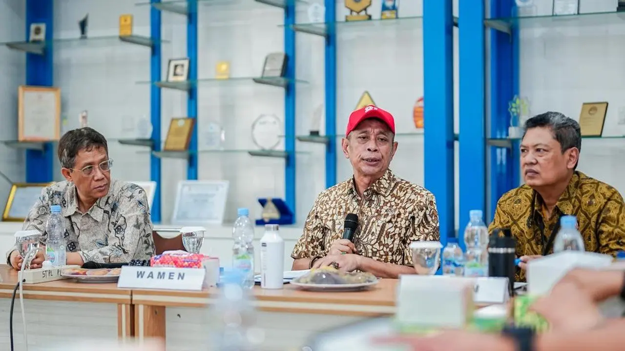 Wamensos Agus Jabo Tekankan Pengawasan Menyeluruh untuk Sekolah Rakyat