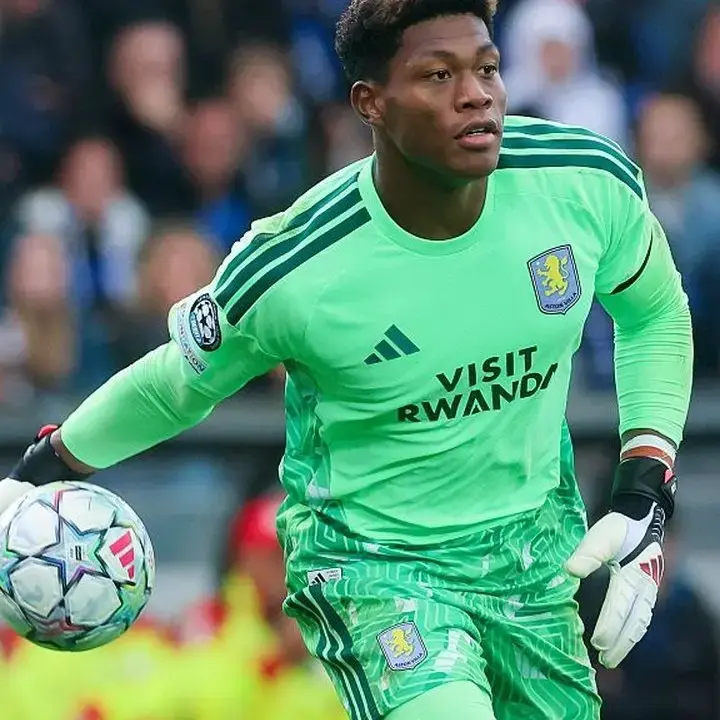 Zion Suzuki Ukir Sejarah: Kiper Jepang Pertama di Liga Inggris dan Liga Champions